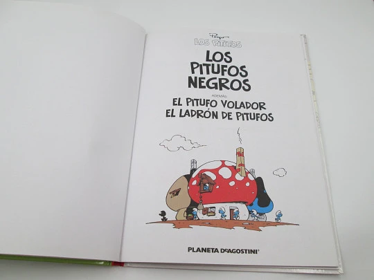 The Black Smurfs and other stories. Colour hardcover. Peyo illustrations. Planeta, 2006.