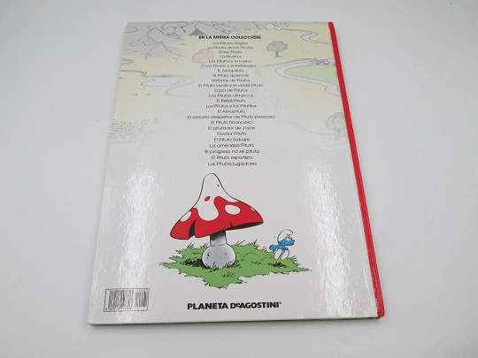 The Black Smurfs and other stories. Colour hardcover. Peyo illustrations. Planeta, 2006.