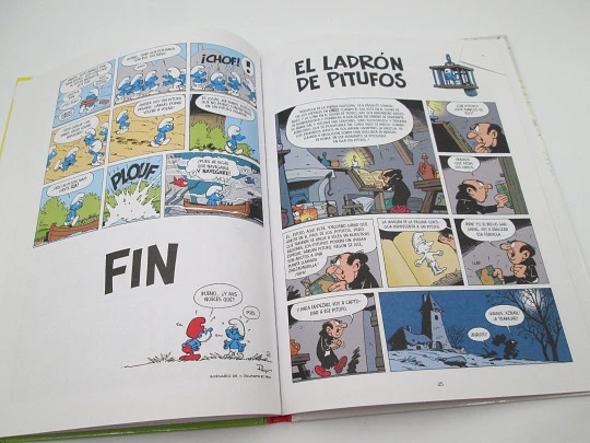 The Black Smurfs and other stories. Colour hardcover. Peyo illustrations. Planeta, 2006.