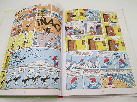 The Black Smurfs and other stories. Colour hardcover. Peyo illustrations. Planeta, 2006.