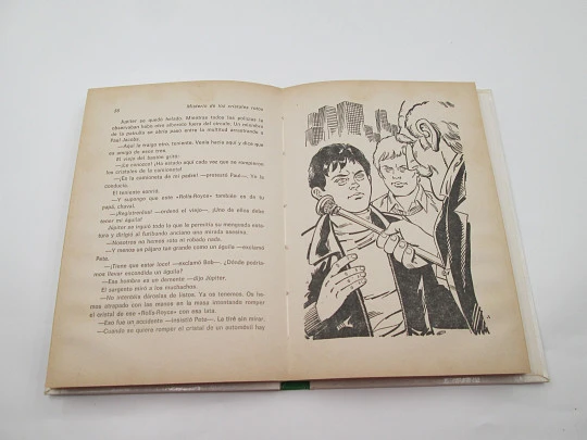The Three Investigators. Mystery of the broken glasses. Alfred Hitchcock. Molino, 1985