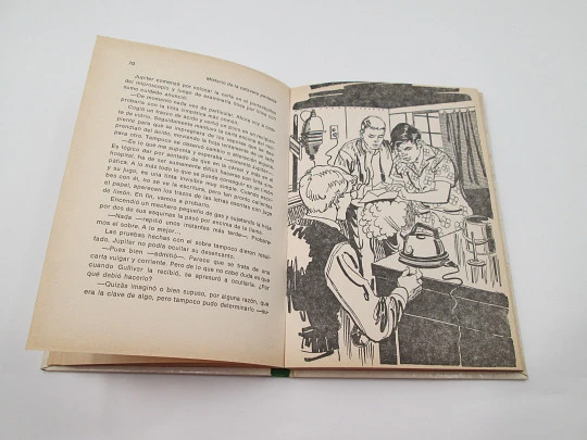 The Three Investigators. Mystery of the Talking Skull. Alfred Hitchcock. Molino publisher. 1983