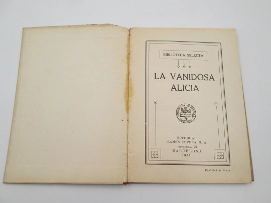 The vain Alice. Sopena publisher. Selected library. Hardcover. Drawings inside. 1934