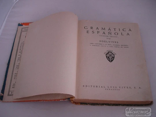 Third grade grammar. Luis vives publisher. 1946. Hardcover