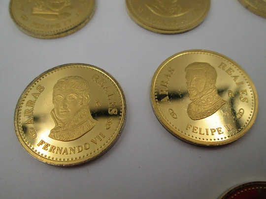 Thirteen wedding coins set in sterling silver vermeil. Spanish monarchs. Royal Mint. 1980's Thirteen wedding coins set in sterling silver vermeil. Spanish monarchs. Royal Mint. 1980's