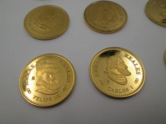 Thirteen wedding coins set in sterling silver vermeil. Spanish monarchs. Royal Mint. 1980's Thirteen wedding coins set in sterling silver vermeil. Spanish monarchs. Royal Mint. 1980's