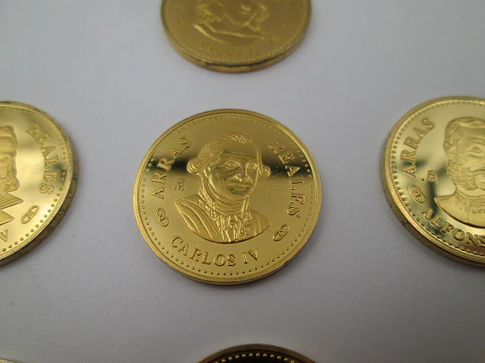 Thirteen wedding coins set in sterling silver vermeil. Spanish monarchs. Royal Mint. 1980's Thirteen wedding coins set in sterling silver vermeil. Spanish monarchs. Royal Mint. 1980's