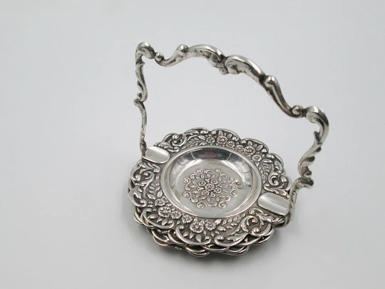 Three ashtray with stand. 925 sterling silver. Floral motifs. 1980's. Spain