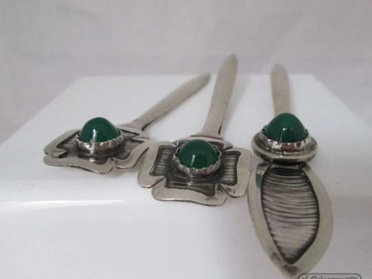 Three card holders / places position markers. Sterling silver & chrysoprase