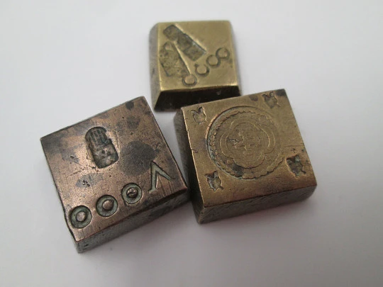 Three coin weights. Ounce & 1/2 ounce. Bronze. Spanish hallmarks. 20th century