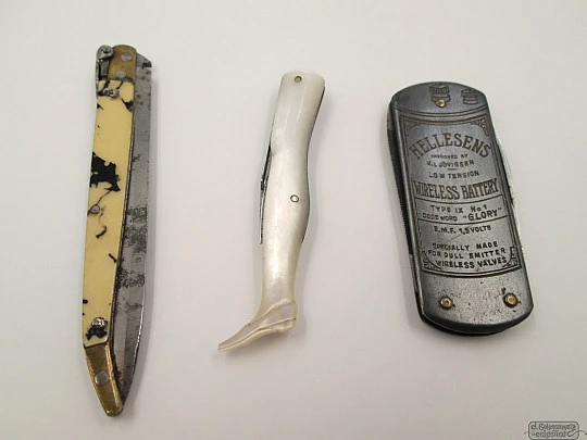 Three knives. Mother of pearl, marble resin and metal. 1950's