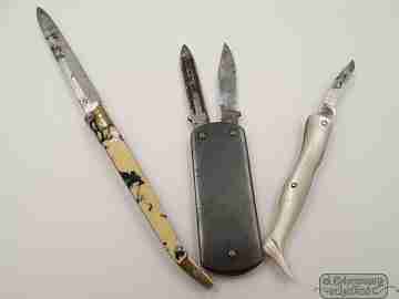 Three knives. Mother of pearl, marble resin and metal. 1950's