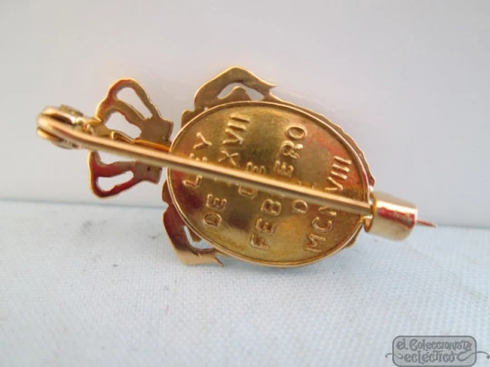 Tie / lapel pin. National Institute of Welfare. Spain. 1908. 18K Gold