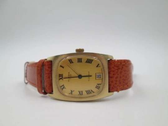 Timex 100. Acero y chapado oro. Cuerda manual. Calendario. 1960. Suiza