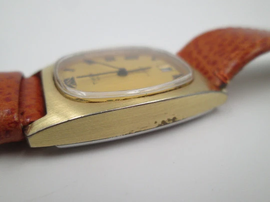 Timex 100. Stainless steel & gold plated. Manual wind. Calendar. 1960's. Swiss