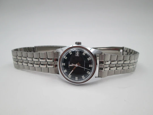 Timex. Chromed metal & steel. Manual wind. Bracelet. Blue dial. 1970's. USA