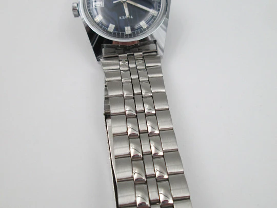Timex. Metal cromado y acero. Cuerda manual. Brazalete. Dial azul. 1970. EEUU