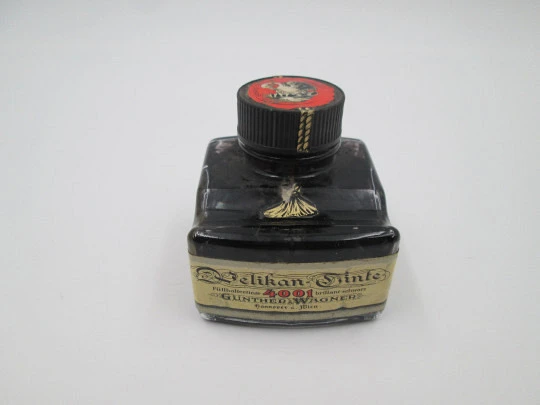 Tintero cuadrado Pelikan 70. Cristal tallado y tapa roscada negra. Alemania. 1980