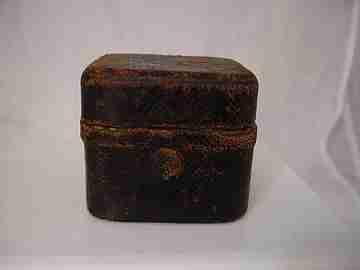Tintero de viaje. Bronce. Piel marrón. 1920. Marca Juk