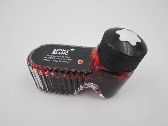 Tintero zapato Montblanc. Cristal tallado y tapa resina negra. Caja. 1990. Alemania