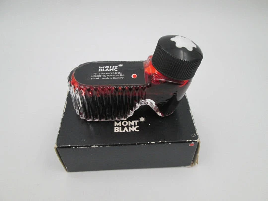 Tintero zapato Montblanc. Cristal tallado y tapa resina negra. Caja. 1990. Alemania