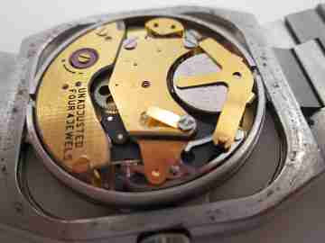 Tissot Seastar. Stainless steel. Quartz. Square case. Calendar. Bracelet. 1980's