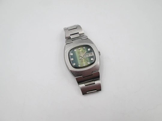Titan Tenox. Stainless steel. Automatic. Bracelet. Green bitone dial. Calendar. 1970's
