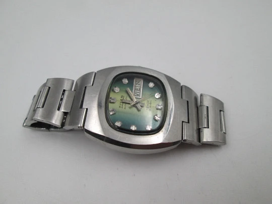 Titan Tenox. Stainless steel. Automatic. Bracelet. Green bitone dial. Calendar. 1970's