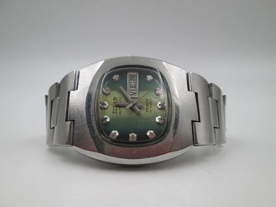 Titan Tenox. Stainless steel. Automatic. Bracelet. Green bitone dial. Calendar. 1970's