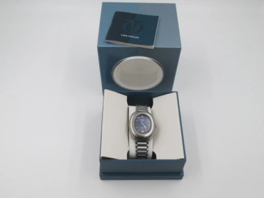 Titan. Acero inoxidable. Automático. Brazalete. Dial azul. Calendario. Estuche. 1970. Suiza