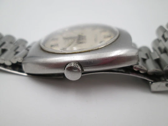 Titan. Acero inoxidable. Automático. Brazalete. Esfera gris. Calendario. 1970. Suiza