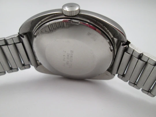 Titan. Stainless steel. Automatic. Bracelet. Blue sphere. Calendar. Box. 1970's. Swiss