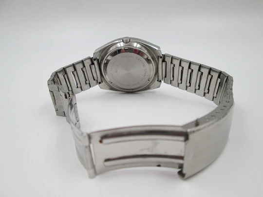 Titan. Stainless steel. Automatic. Bracelet. Iridescent dial. Calendar. 1970's. Swiss