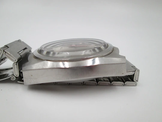 Titan. Stainless steel. Automatic. Bracelet. Iridescent dial. Calendar. 1970's. Swiss