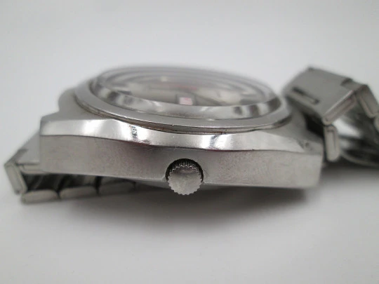 Titan. Stainless steel. Automatic. Bracelet. Iridescent dial. Calendar. 1970's. Swiss