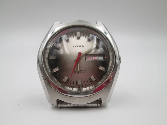 Titan. Stainless steel. Automatic. Bracelet. Iridescent dial. Calendar. 1970's. Swiss