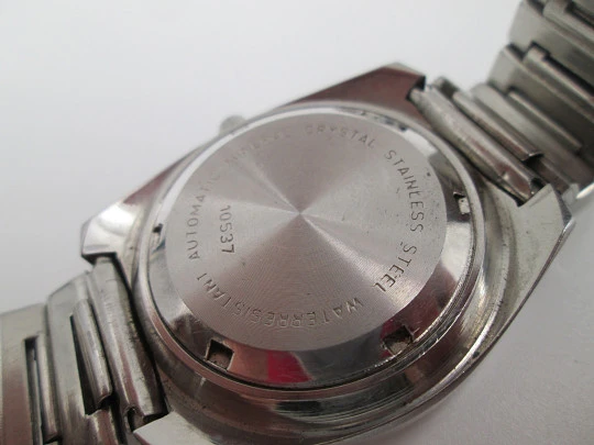 Titan. Stainless steel. Automatic. Bracelet. Iridescent dial. Calendar. 1970's. Swiss
