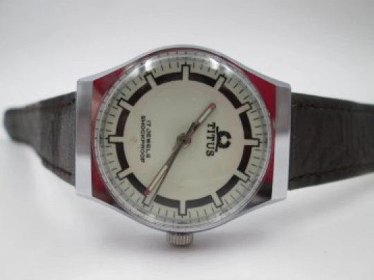 Titus cadet. Stainless steel. Manual wind. Luminescent dial. 1970's