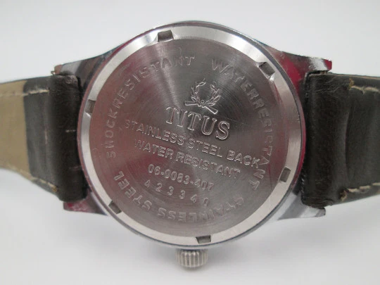 Titus cadet. Stainless steel. Manual wind. Luminescent dial. 1970's
