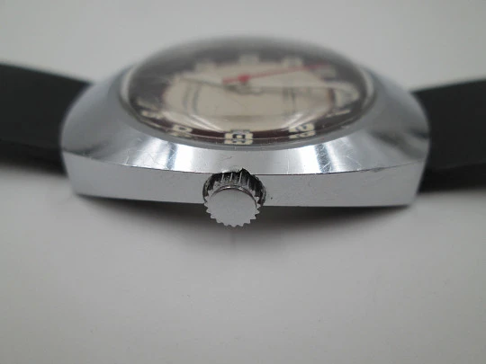 Tormas. Steel & chromed metal. Elliptical case. Automatic. Calendar. Bitone dial. 1970's