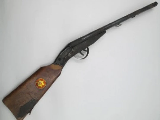 Toy sheriff compressed air shotgun. Joaquin Saludes (JEFE). Wood and iron
