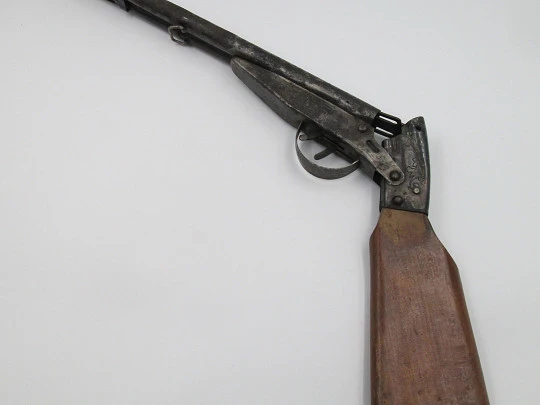 Toy sheriff compressed air shotgun. Joaquin Saludes (JEFE). Wood and iron