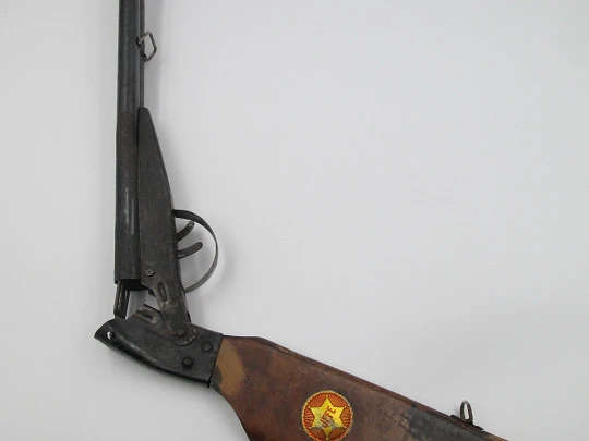 Toy sheriff compressed air shotgun. Joaquin Saludes (JEFE). Wood and iron