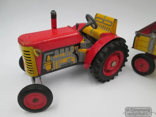 Tractor con remolque Zetor. Hojalata litografiada. Cuerda. 1980. Kovap