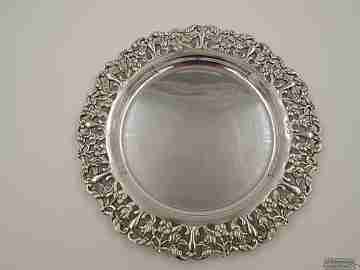Tray / centerpiece. Sterling silver. Openwork design. Flowers. 1970's