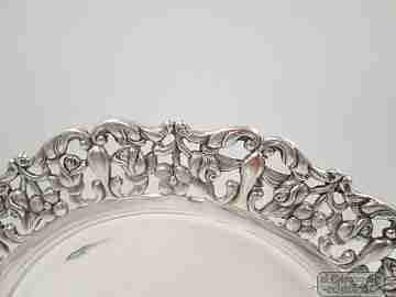 Tray / centerpiece. Sterling silver. Openwork design. Flowers. 1970's