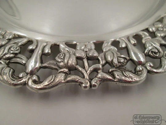 Tray / centerpiece. Sterling silver. Openwork design. Flowers. 1970's