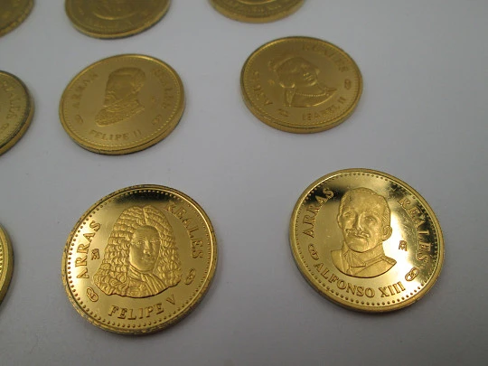 Trece arras reales en plata de ley vermeil. Monarcas españoles. Casa de la Moneda. 1980 Trece arras reales en plata de ley vermeil. Monarcas españoles. Casa de la Moneda. 1980