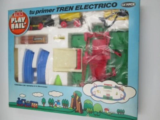 Tren eléctrico Play-Rail Geyper. Plástico de colores. Batería. Años 80. España