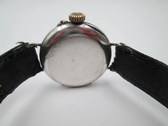 Trench & Officer's watch. Silver. Manual wind. 1920's. Porcelain dial